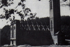Doro Backes - Kath. Kirche 1944 nach Zerbombung
